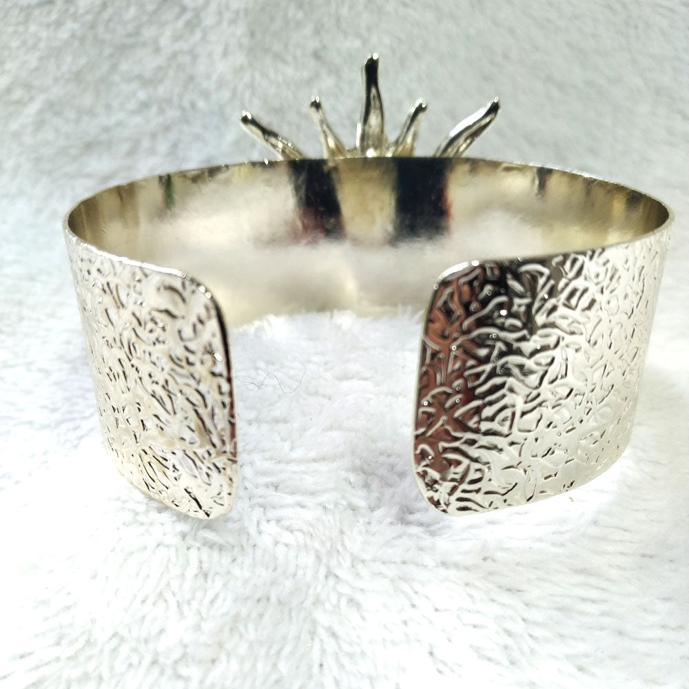 Radiant Sunburst: 24K White Gold Onyx Adjustable Bracelet closure