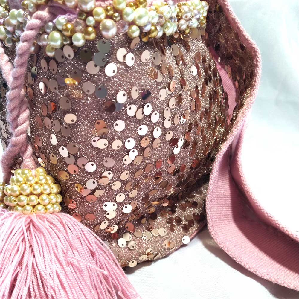 Vibrant Pink Wayuu Bag with Chic Gold Metal Accents
