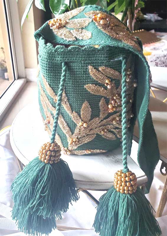 Hand Embroided Wayuu Bag in green - Medium size