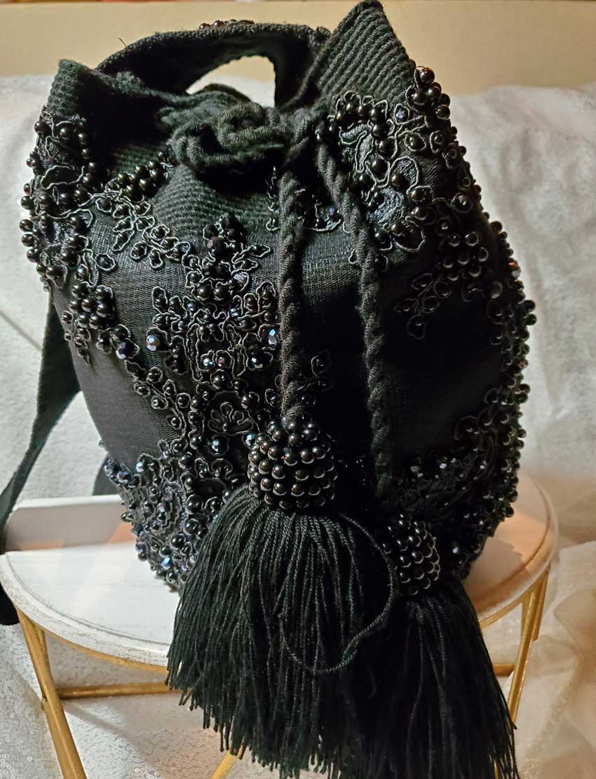 Hand Embroider Wayuu Bag in Black - Large